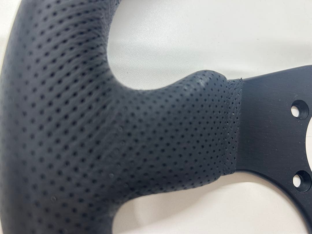 momo ステアリング 320mm