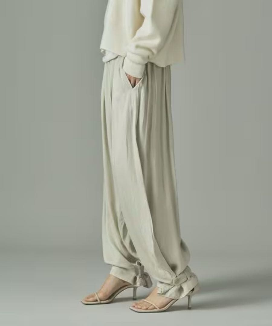 Curensology サテンタックパンツ　エクリュ　36 2025AW