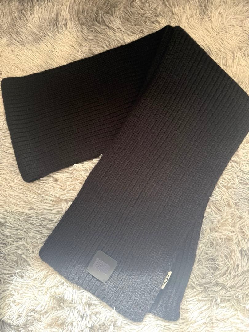 新品　UGG ニット帽・スカーフセット 黒