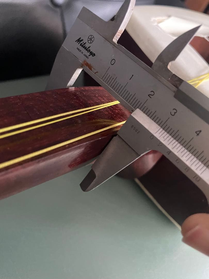 三味線 紅木子持綾杉金細 二枚溝極上天然素材 バチケース付き　糸巻バチ天然素材