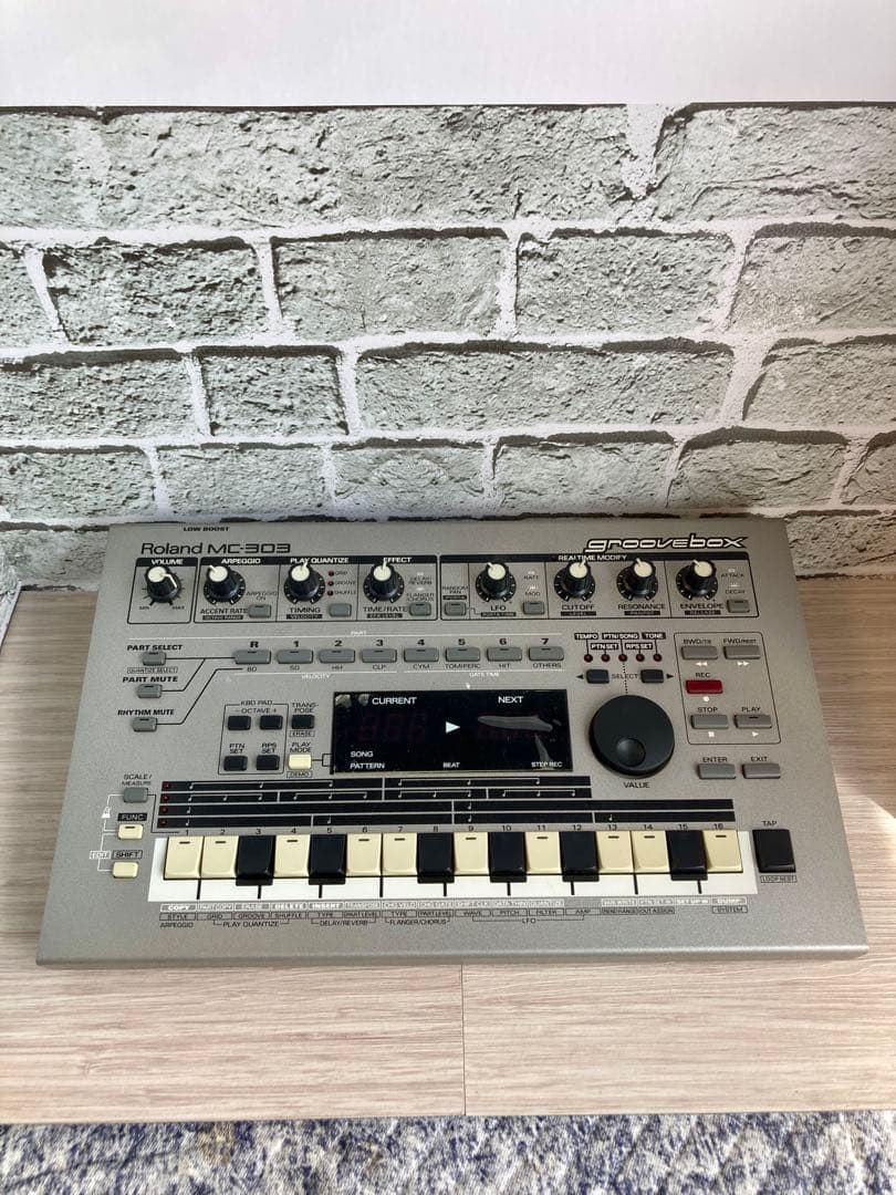 ◎名機◎ ROLAND MC-303　GROOVEBOX　純正キャリーバッグ付き