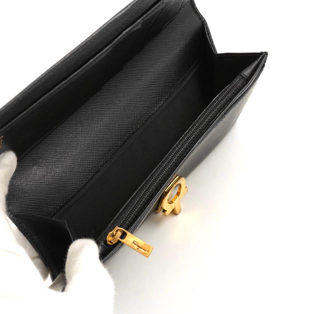 ✨未使用展示品・箱付き✨　Ferragamo 長財布　ガンチーニクロジャー　黒色