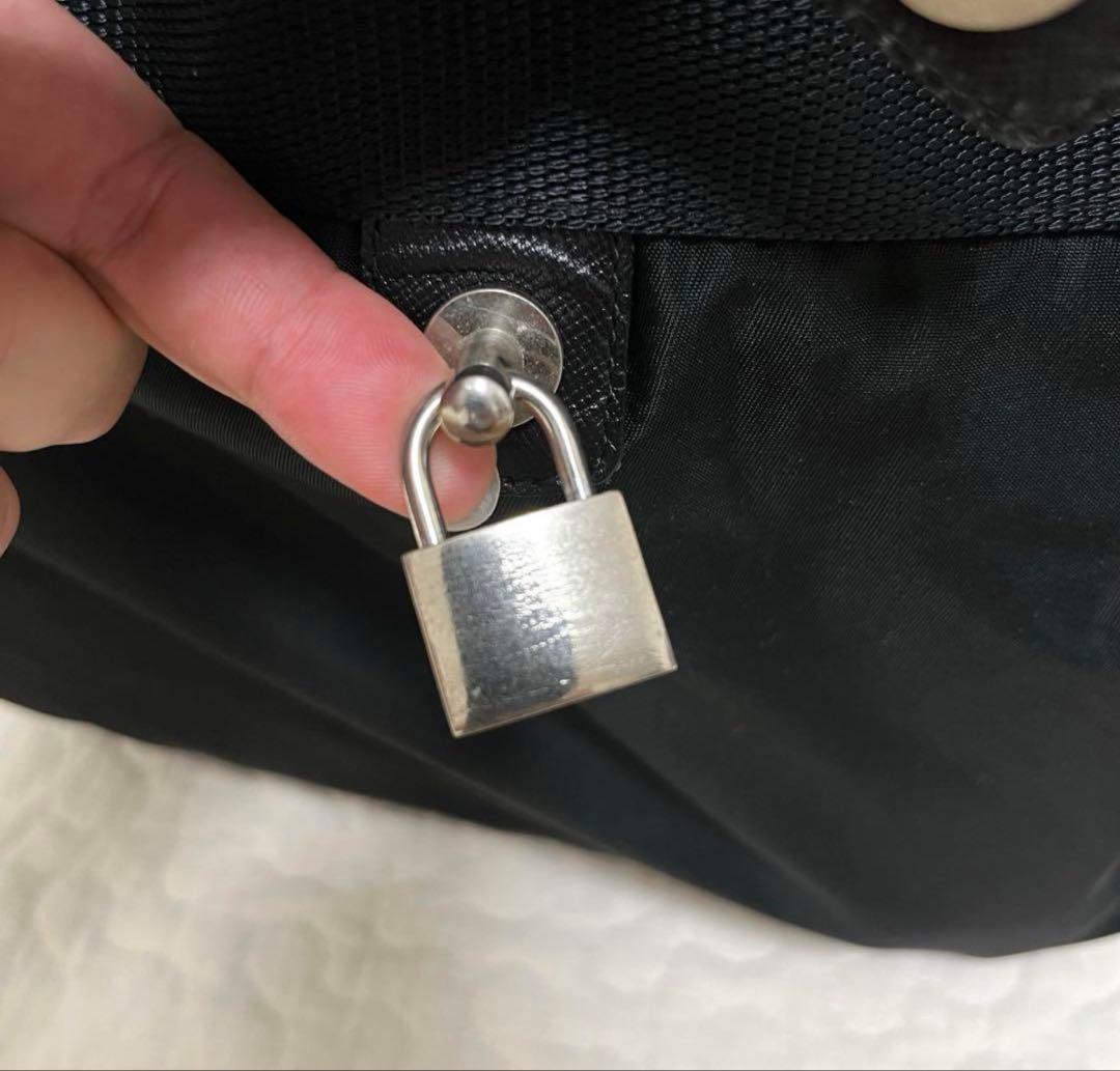 大容量 PRADA ボストンバッグ ブラック 三角ロゴ ナイロン　南京錠