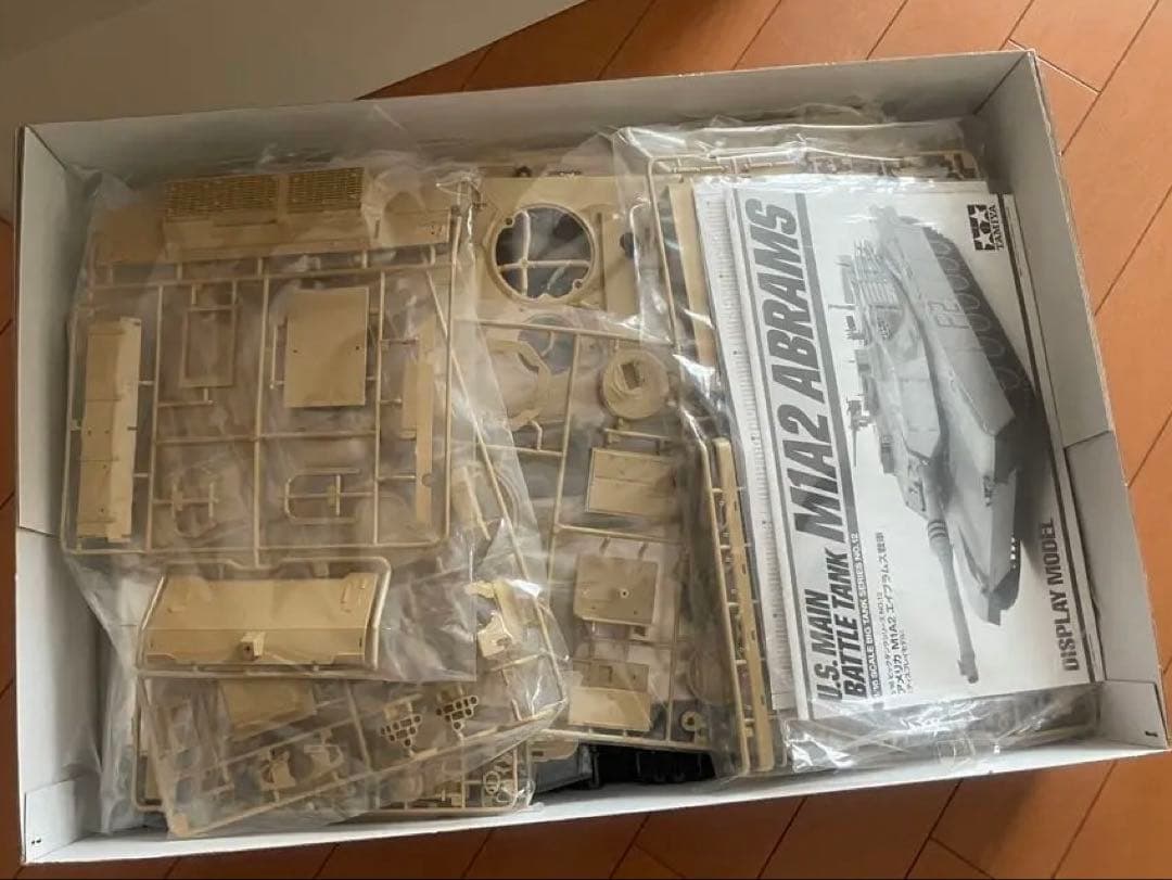 タミヤ1/16 エイブラムス戦車　アメリカ M1A2 ディスプレイモデル