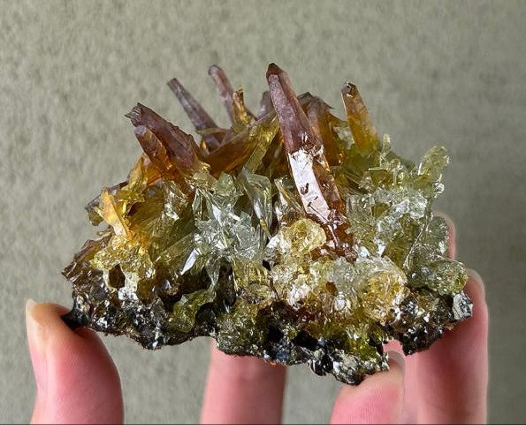 希少色 希少鉱物 ジンカイト 博物館クラス 黄緑色結晶