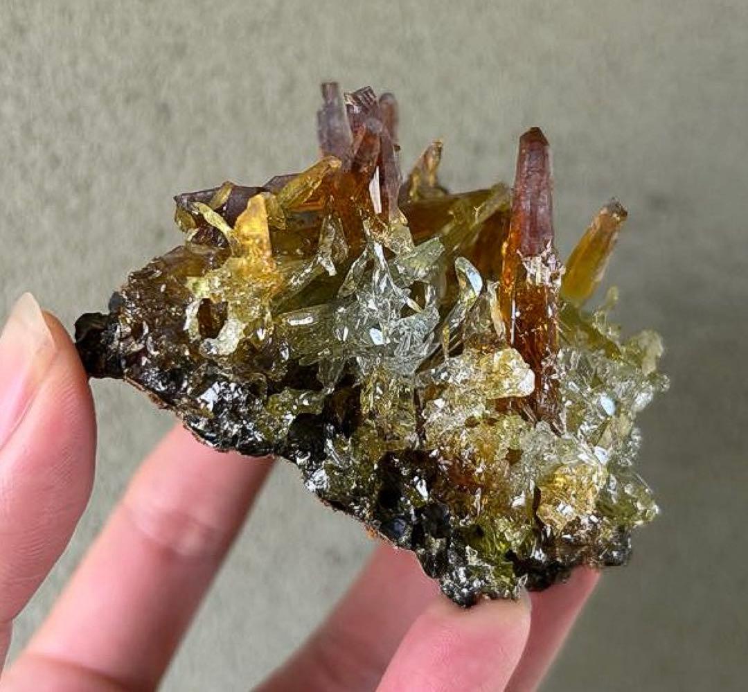 希少色 希少鉱物 ジンカイト 博物館クラス 黄緑色結晶