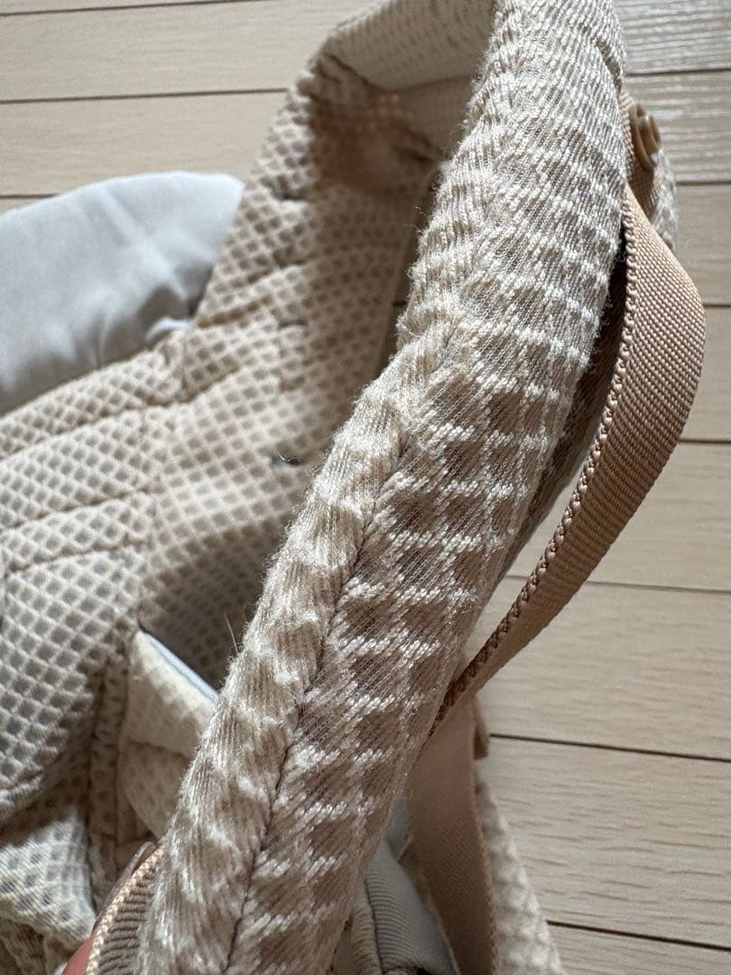 ベビービョルン OMNI BREEZE サンドベージュ