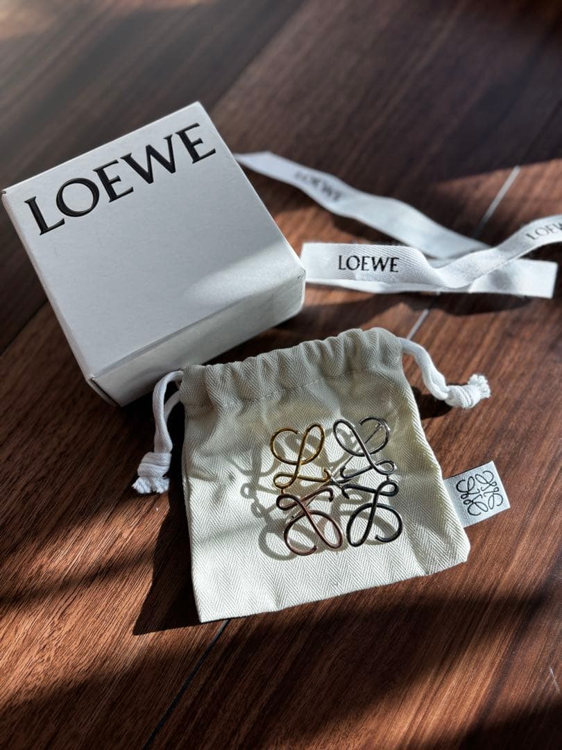 【美品】LOEWE ロエベ アナグラムブローチ 4色