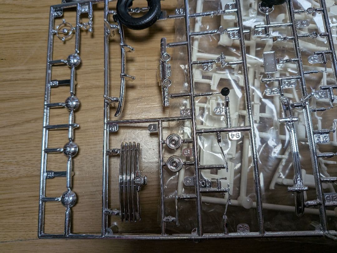 Revell 48 Ford Woody プラモデル箱はボロボロ中身は未開封です