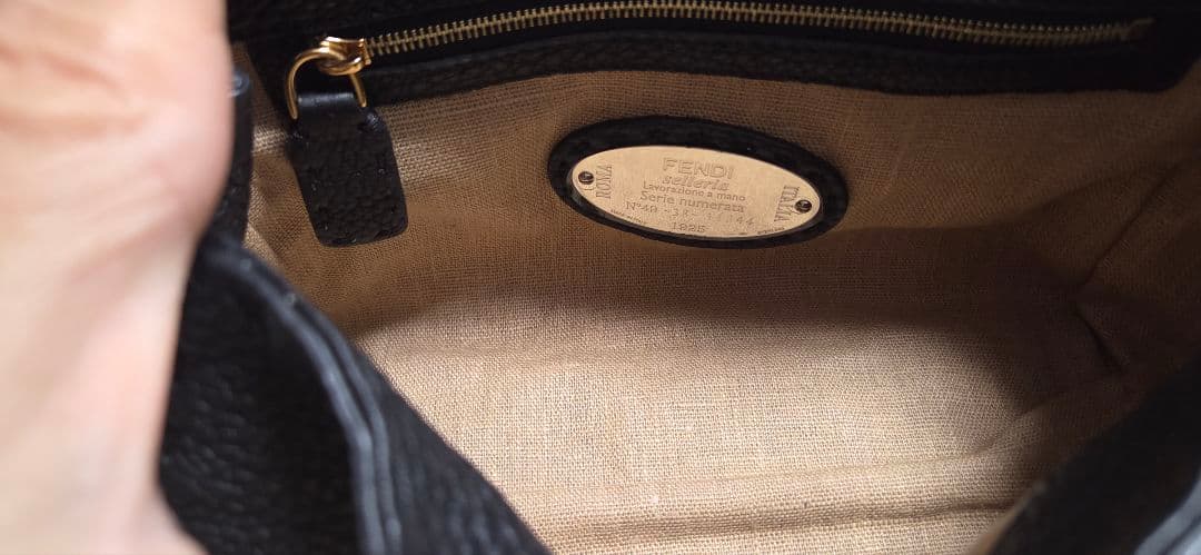 フェンディFENDI レザー ハンドバッグ 黒と茶色のコンビ