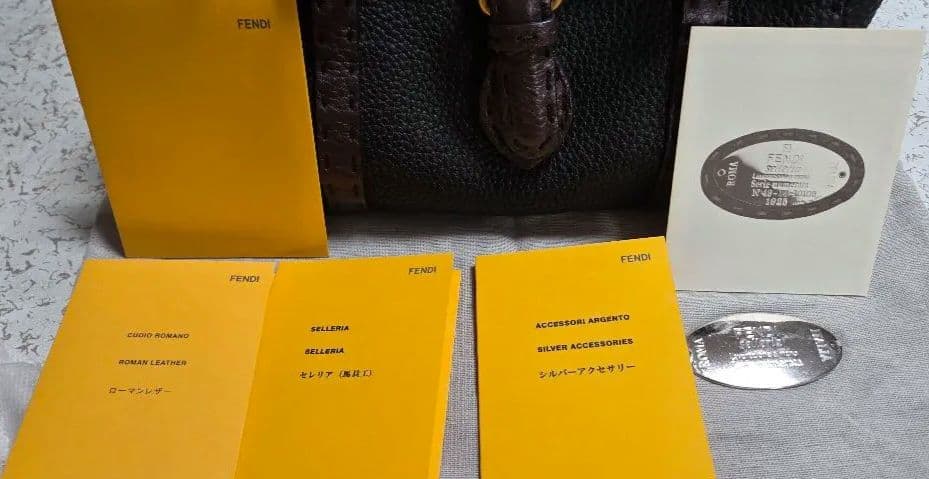 フェンディFENDI レザー ハンドバッグ 黒と茶色のコンビ