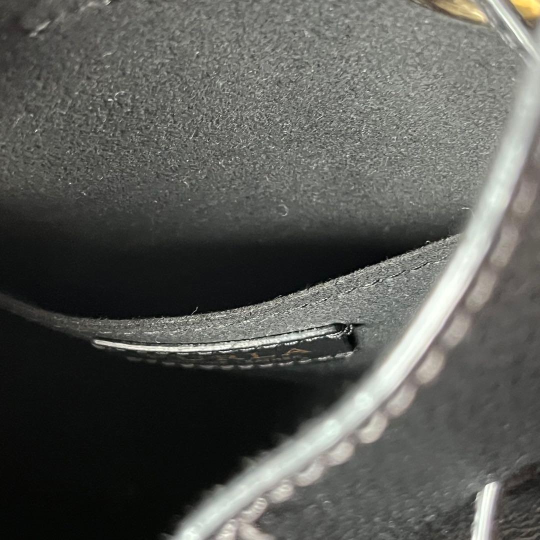 未使用級✨フルラ コスタンザ 巾着バッグ ショルダーストラップ付き レザー 黒