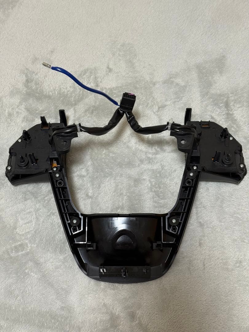 【送料込み】50系プリウス　純正ステアリングスイッチ　ブラック