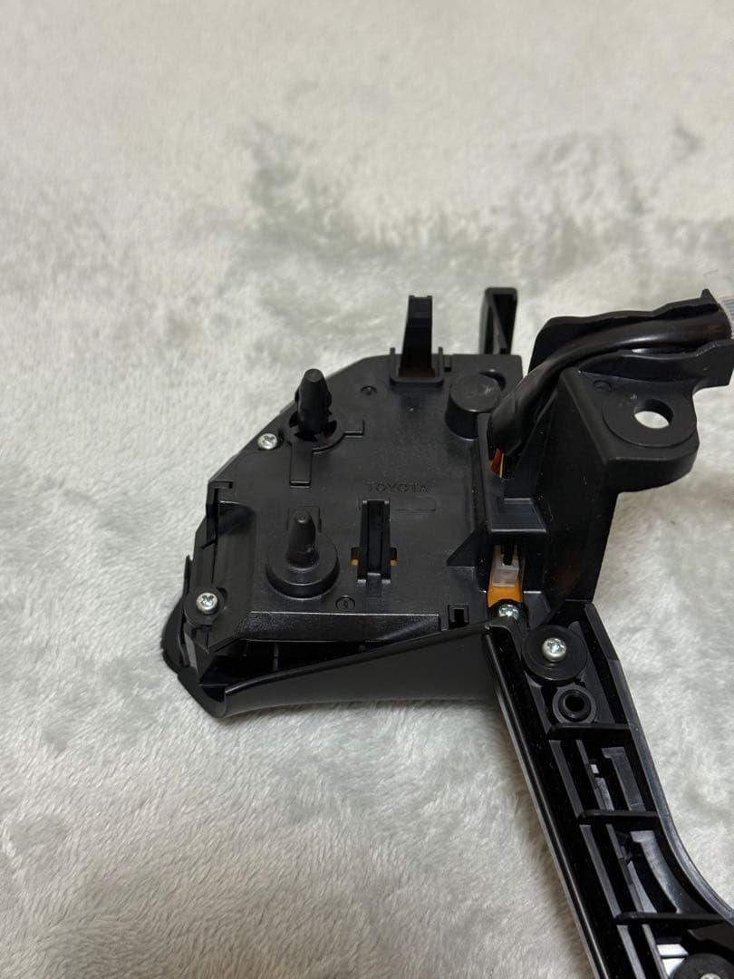 【送料込み】50系プリウス　純正ステアリングスイッチ　ブラック