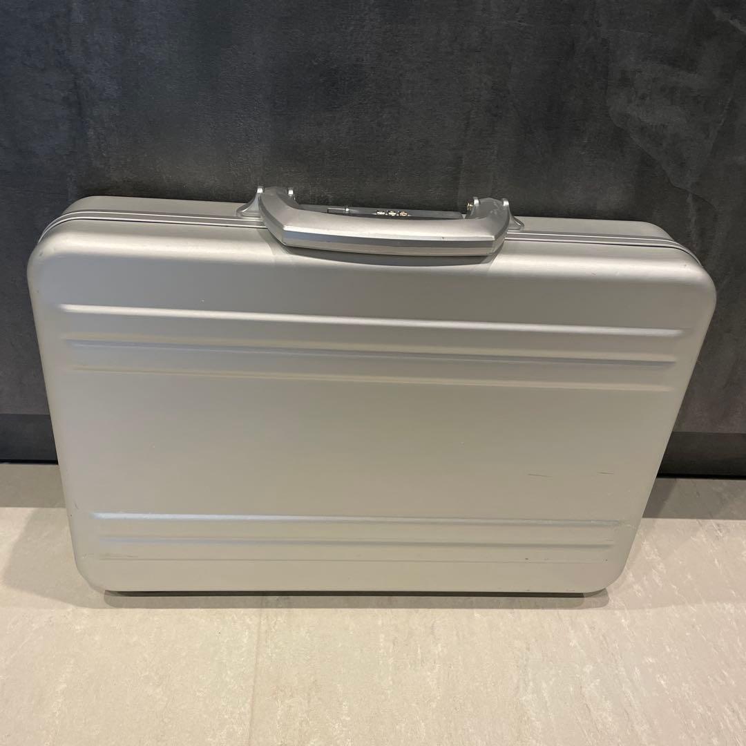 ゼロハリバートン アタッシュケース シルバー