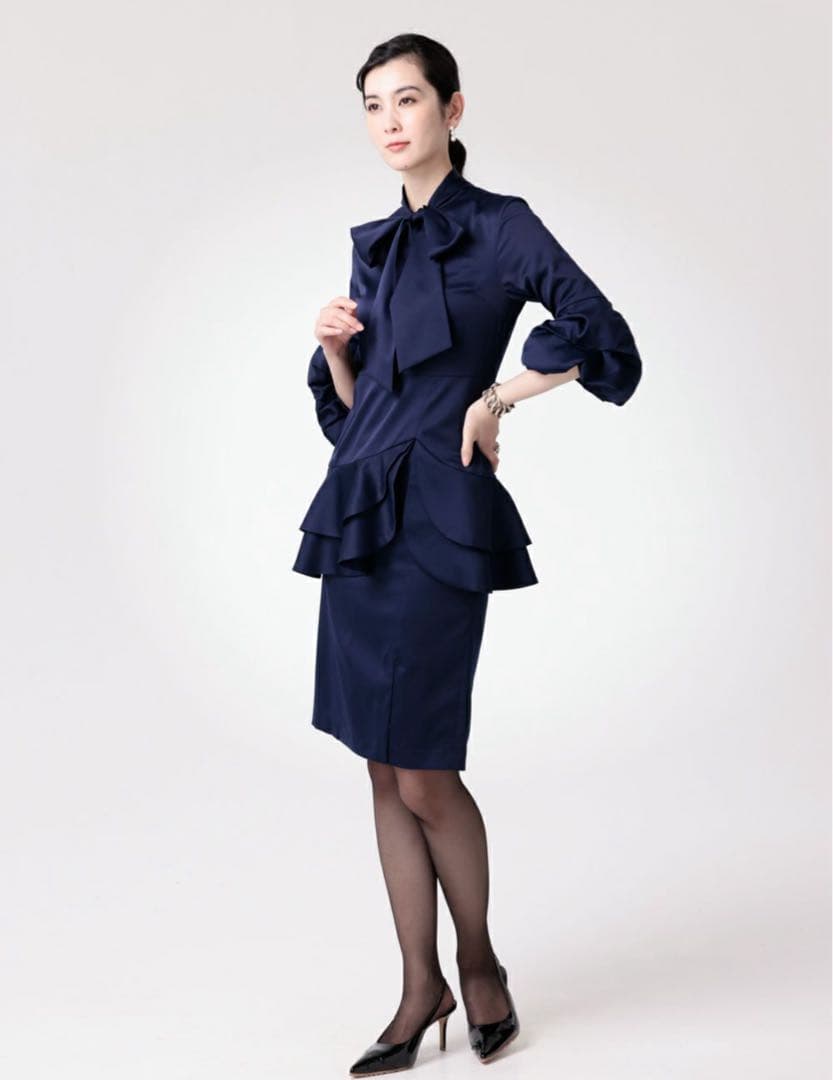 ◇未使用美品◇レジィーナロマンティコ　ネイビーパフスリーブワンピース ◇