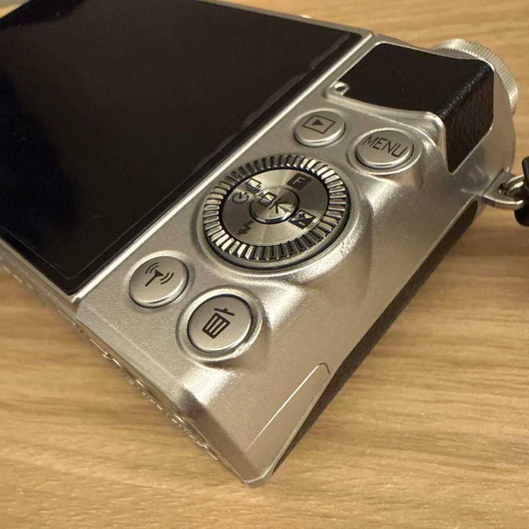 Nikon 1 J5ミラーレス一眼カメラ 本体　標準レンズ　ケースセット