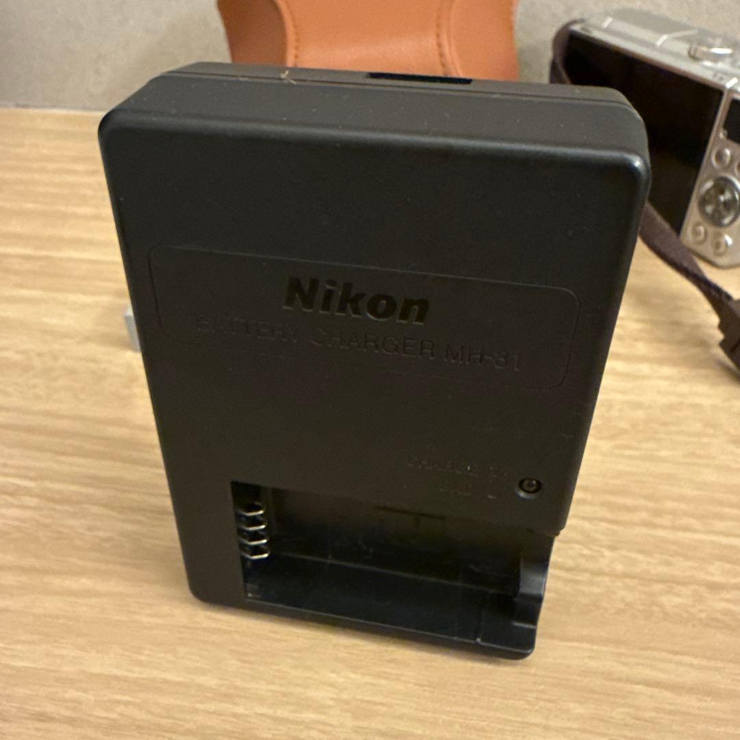 Nikon 1 J5ミラーレス一眼カメラ 本体　標準レンズ　ケースセット