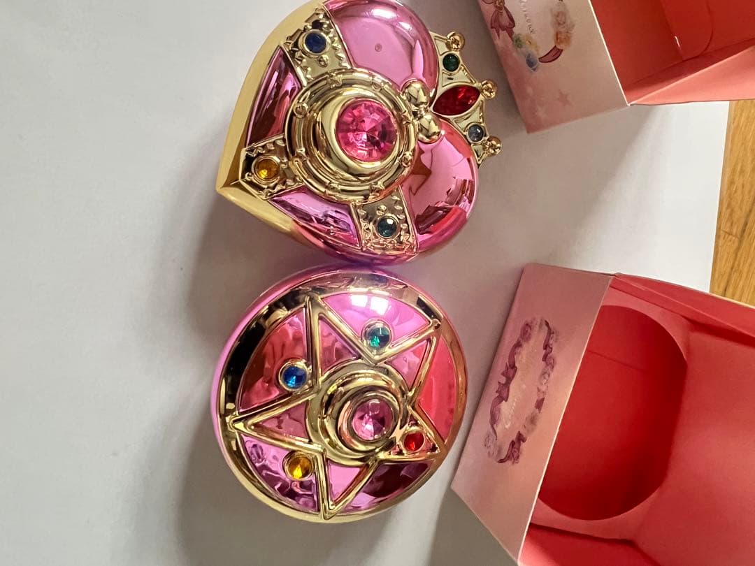 セーラームーン　コスメ　シャイニングムーンパウダー　コズミックハートチーク