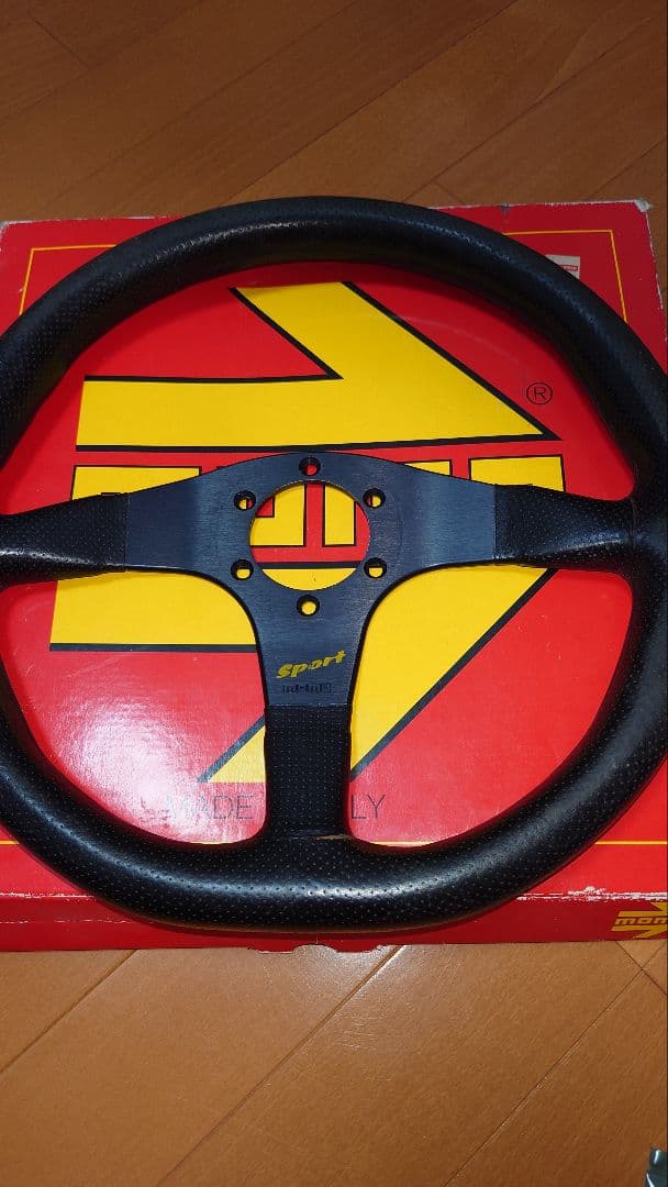 momo　ステアリング　スポーツ　レース350mm （R-11）