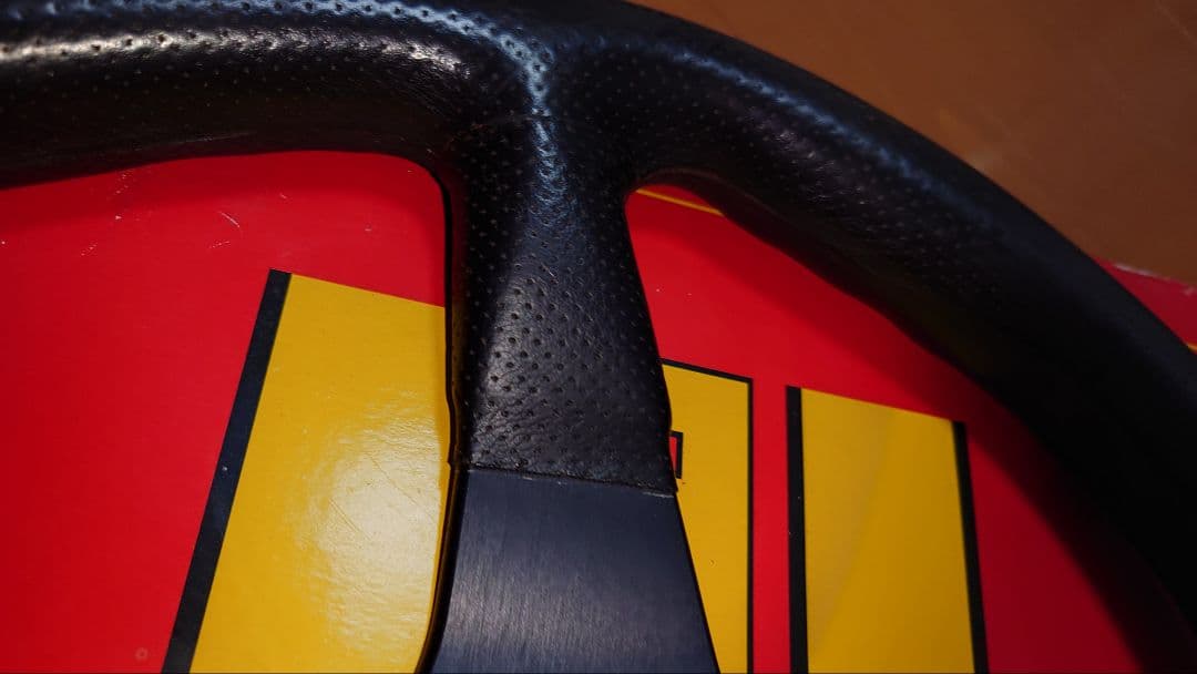 momo　ステアリング　スポーツ　レース350mm （R-11）