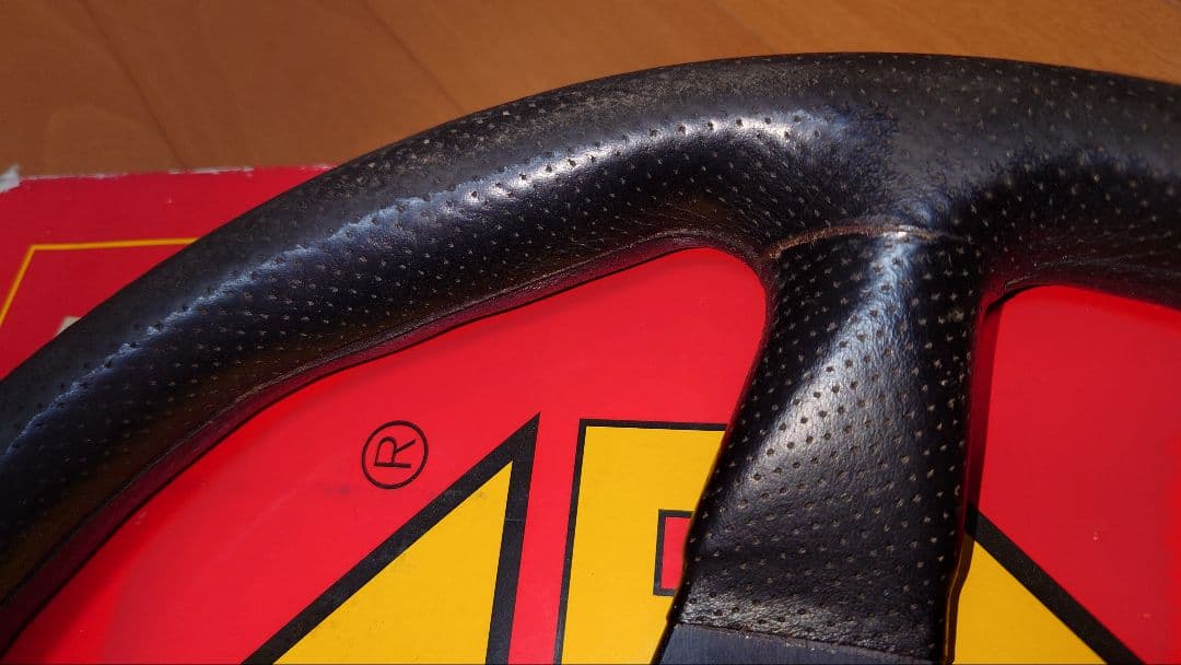 momo　ステアリング　スポーツ　レース350mm （R-11）