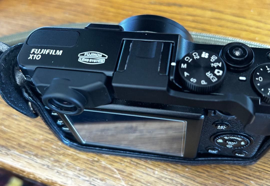 Fujifilm X10 コンパクトデジタルカメラ