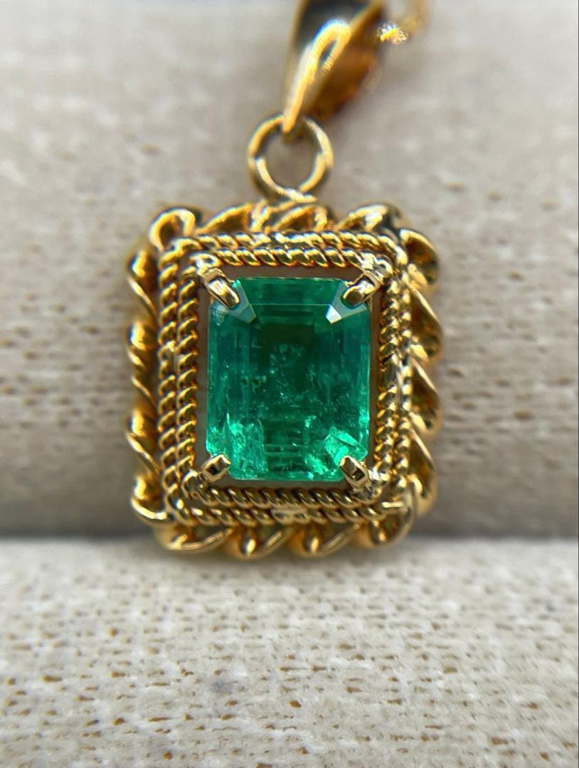 JA96★高級 エメラルド0.64ct K18 ペンダントヘッド 鑑付