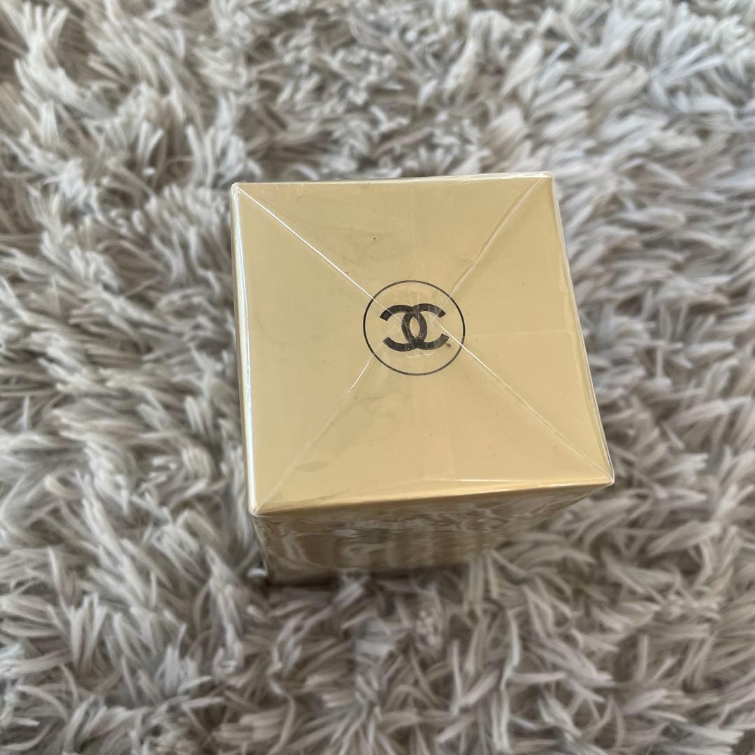 シャネル　レサンスルミエール　未開封
