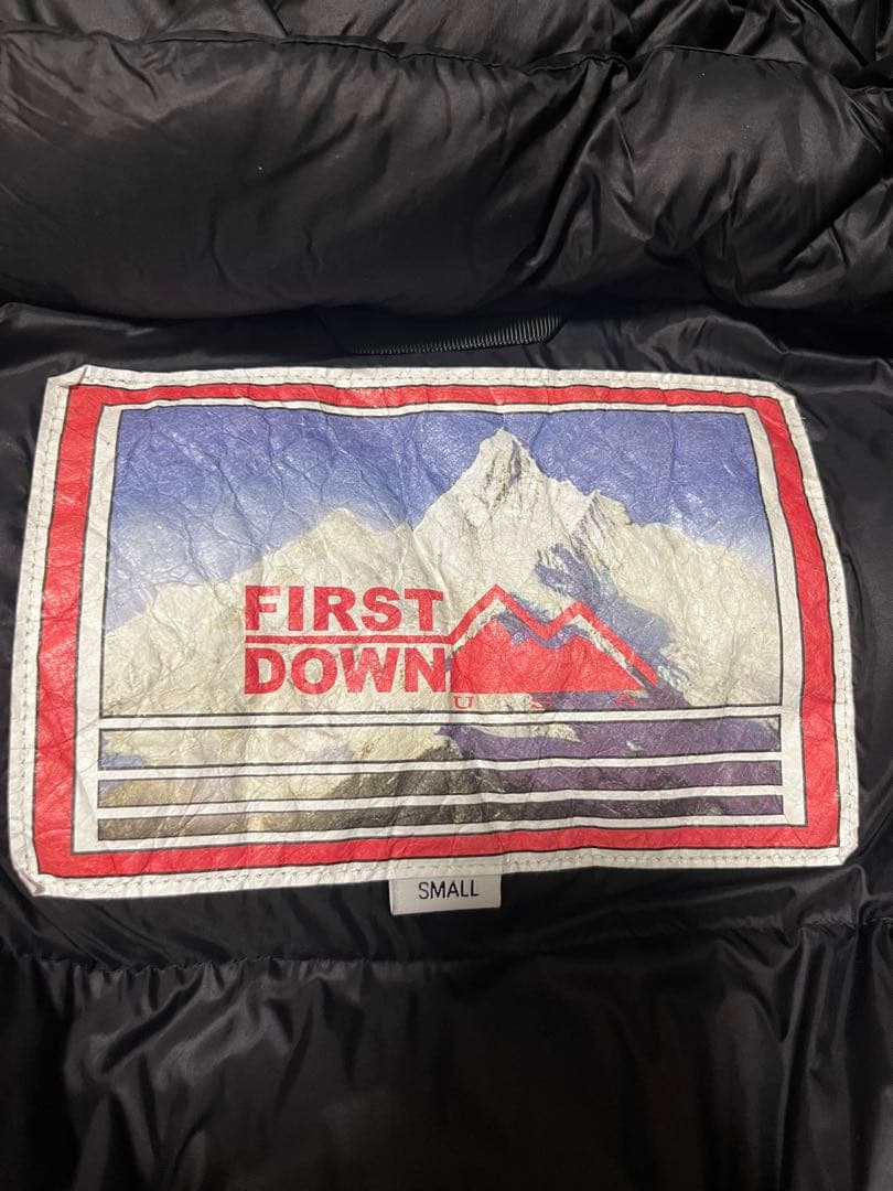 FIRST DOWN 〈チャコール〉Sサイズ パネルショートダウン