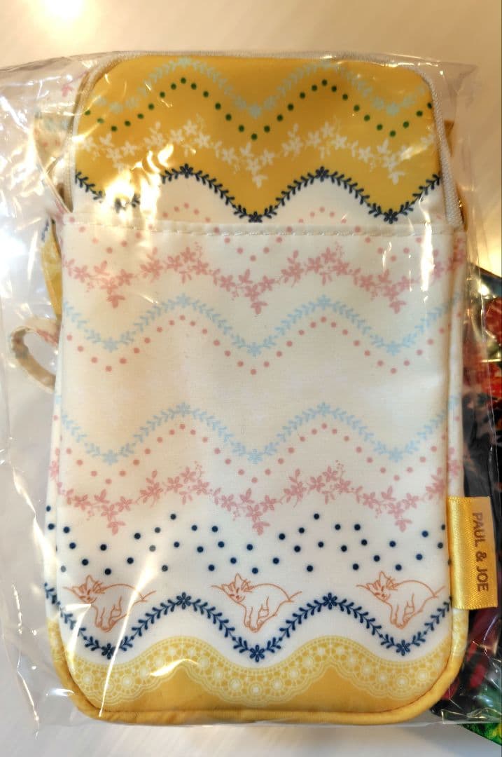 PAUL & JOE 化粧下地3本セットとポーチとミラー