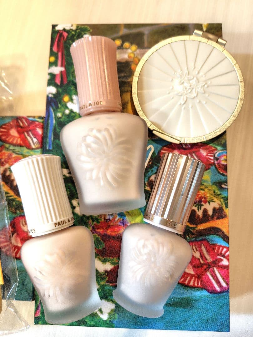 PAUL & JOE 化粧下地3本セットとポーチとミラー