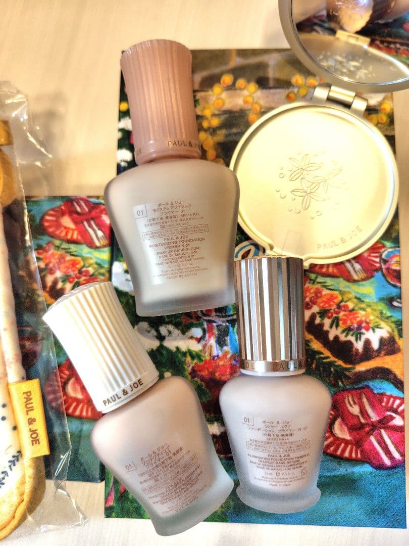 PAUL & JOE 化粧下地3本セットとポーチとミラー