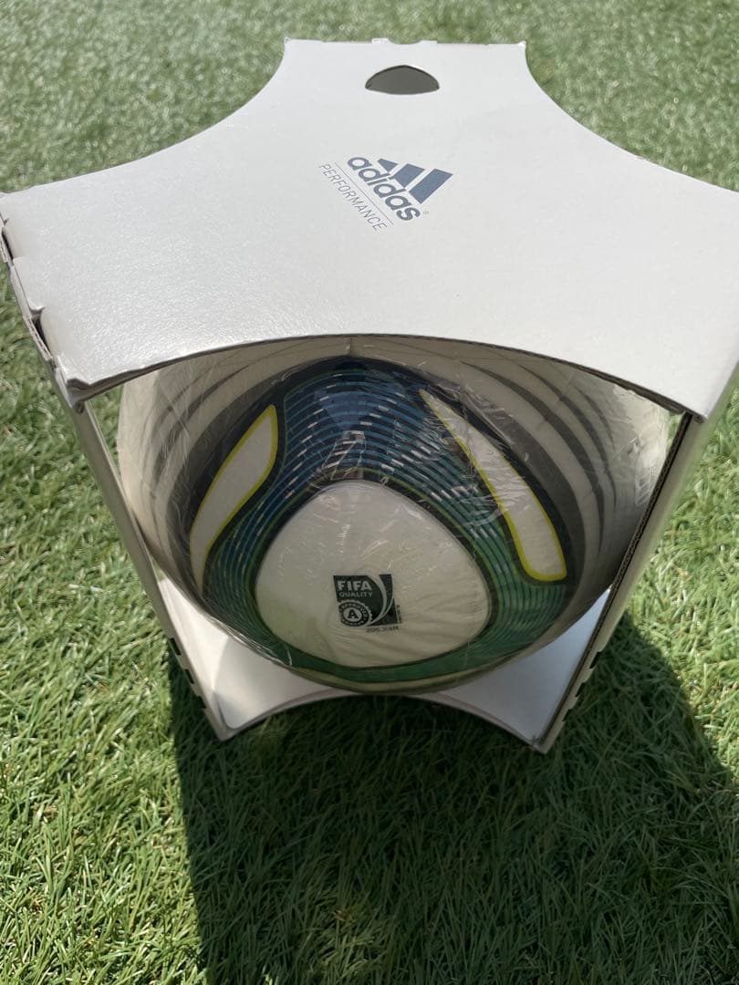 アディダス　サッカーボール　スピードセル