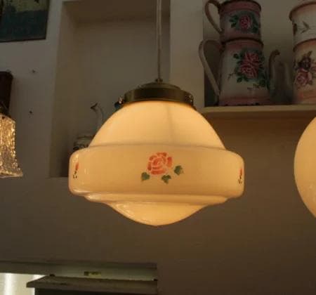マニーローズ柄 ホワイトガラス ペンダントライトホワイトコード日本製灯具と電球付