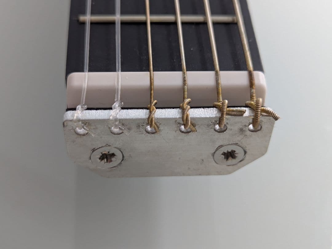 コンパクトギターMinicorda（2025年版、ほぼ未使用、替え弦2セット付）