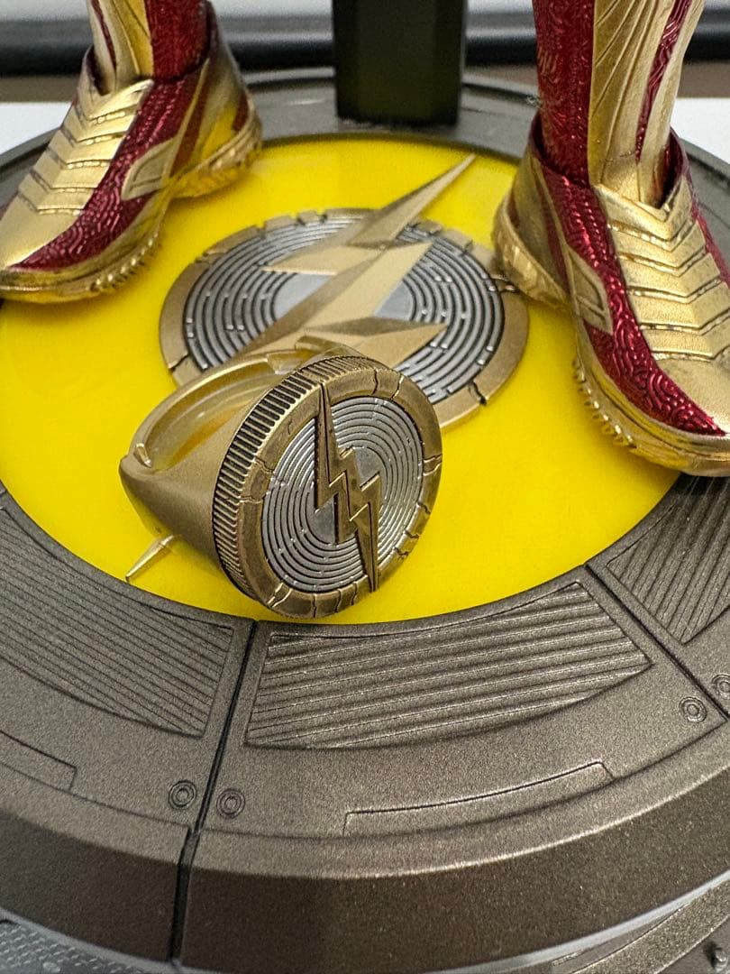 『ザ・フラッシュ』１／６スケールフィギュア［ボーナスアクセサリー付き］