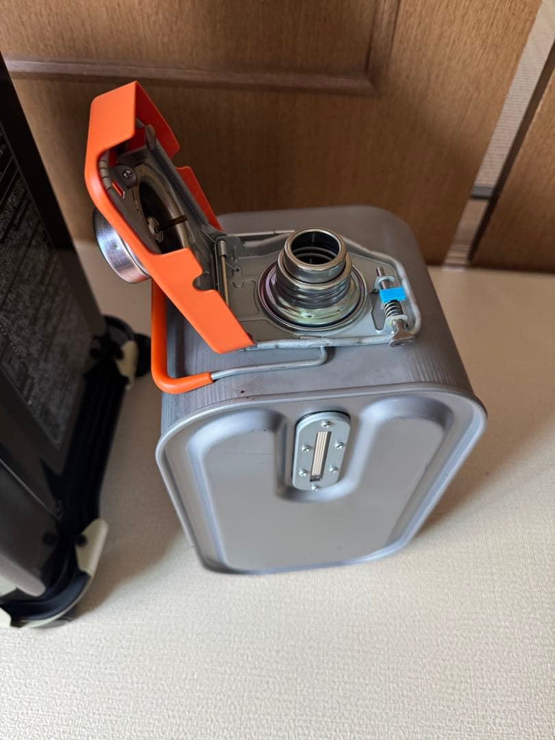 ★ プレミアムエディション 移動に便利なキャスター付　石油ファンヒーター送料込★