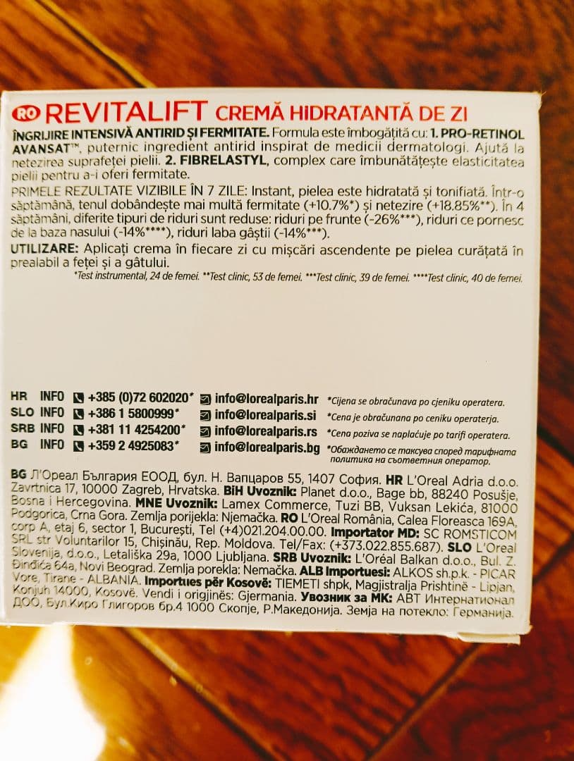 フェイスクリーム L'OREAL REVITALIFT Hydrating Cream DAY