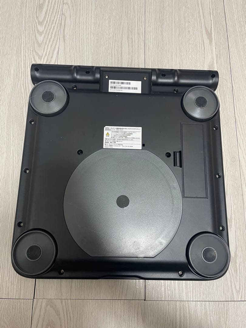 偽*ン様 OMRON 体組成計　体重計　KRD-703T