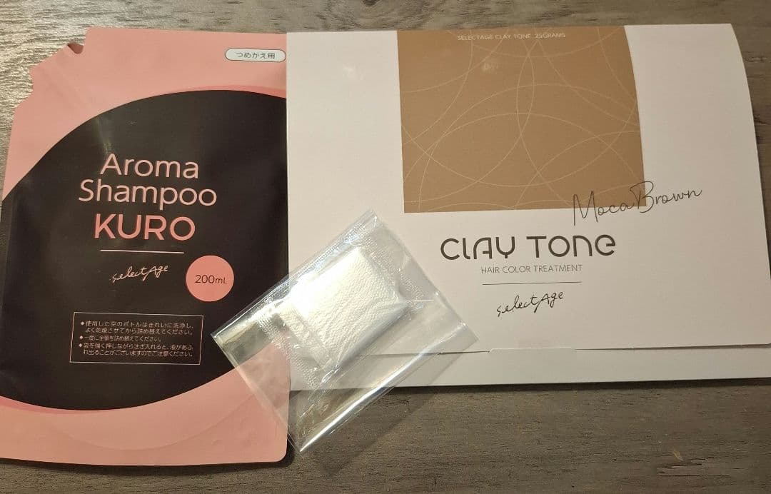 AROMAシャンプーKUROとクレィトーンモカブラウン