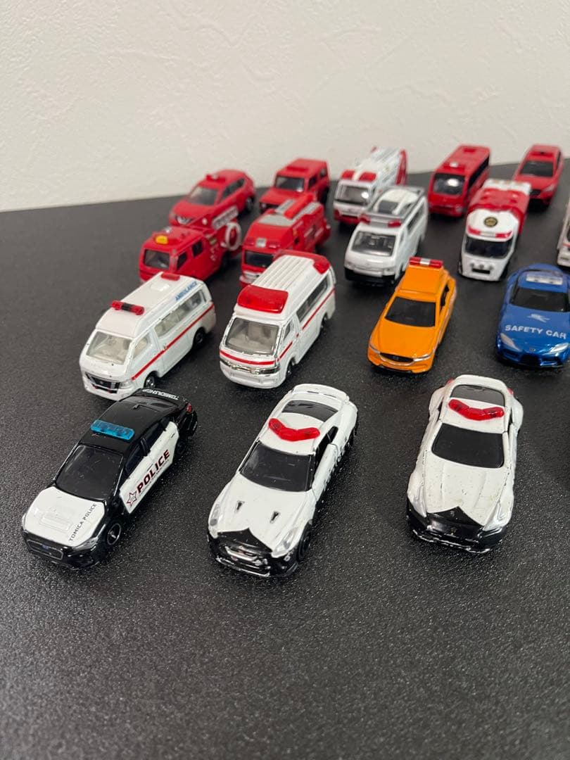 トミカ TOMICA 緊急車両 32台セット おもちゃ ミニカー