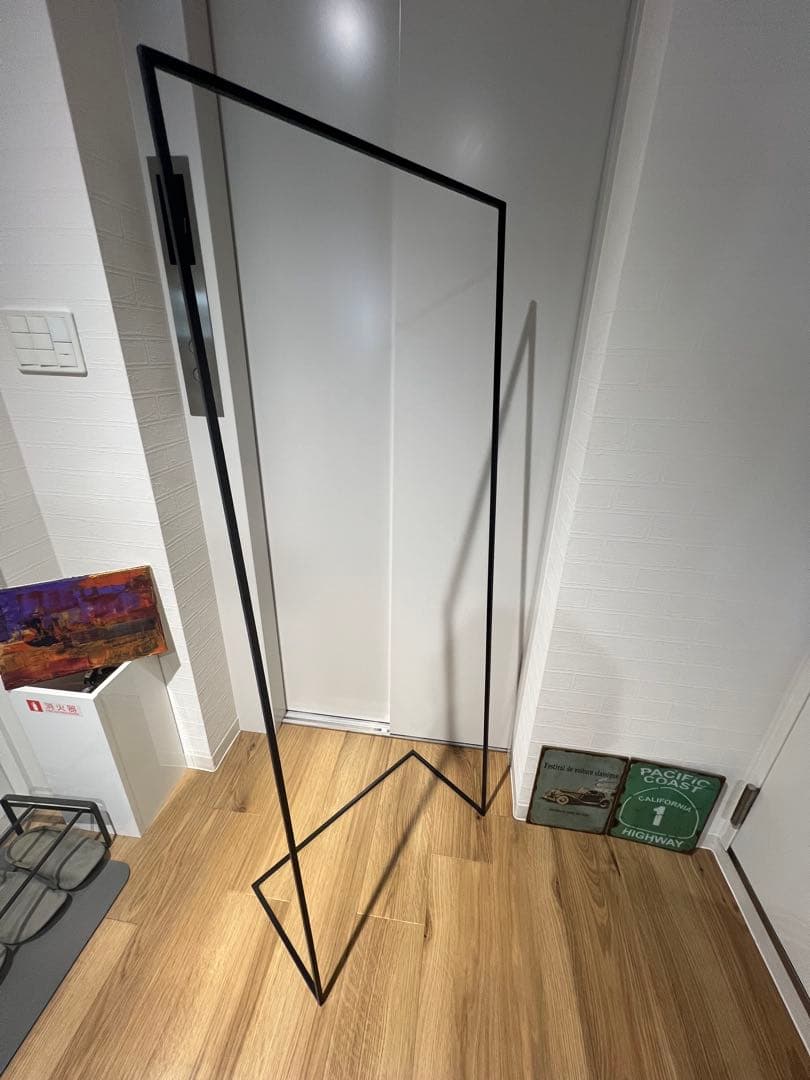 KANADEMONO カナデモノ社製　ミニマル アート ハンガーラック