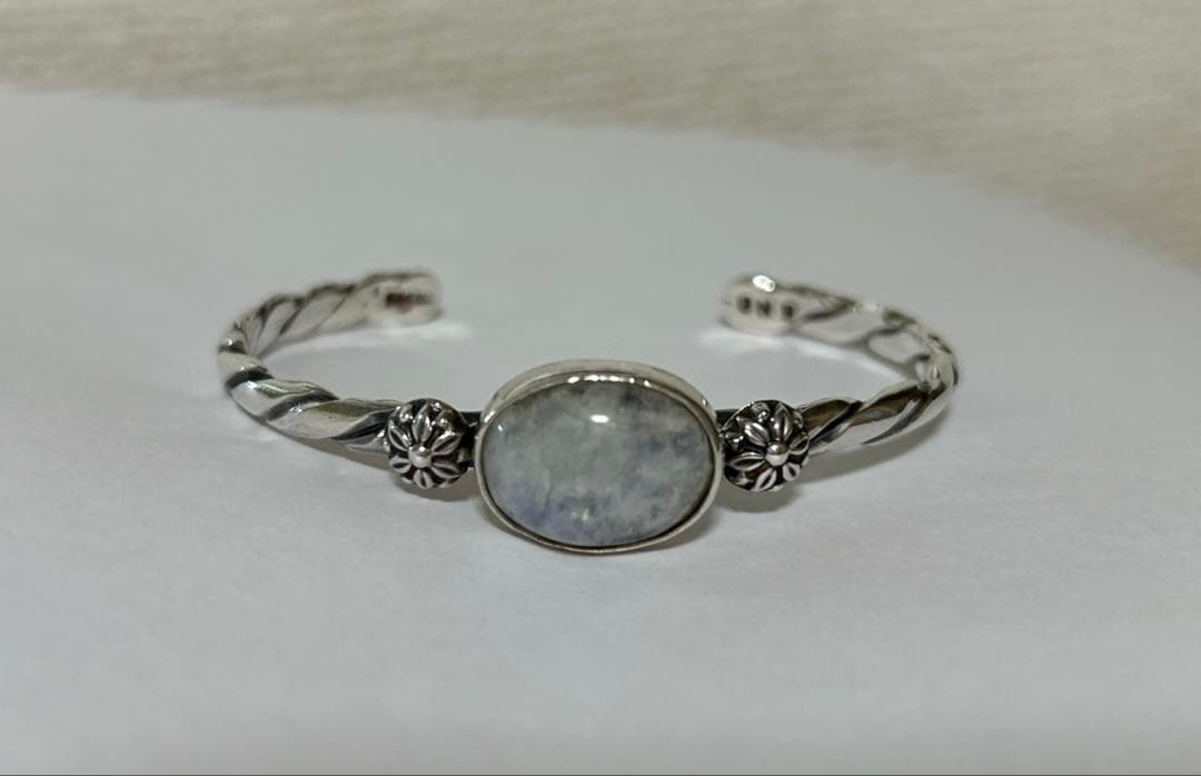 エリッカニコラスビゲイ　バングル　ムーンストーン