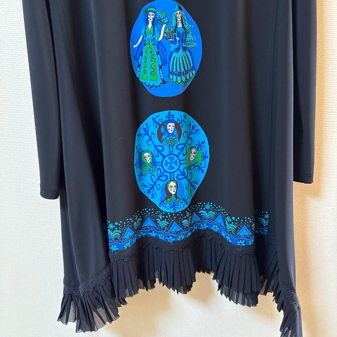 【未使用に近い】✨トクコプルミエヴォル✨黒地鮮やかなブルー系プリントチュニック❣️