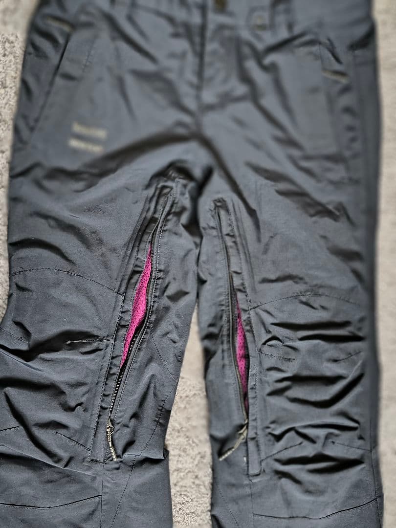 ボルコムGORE-TEXパンツ　スリムフィットSサイズ　黒　レディース　美品