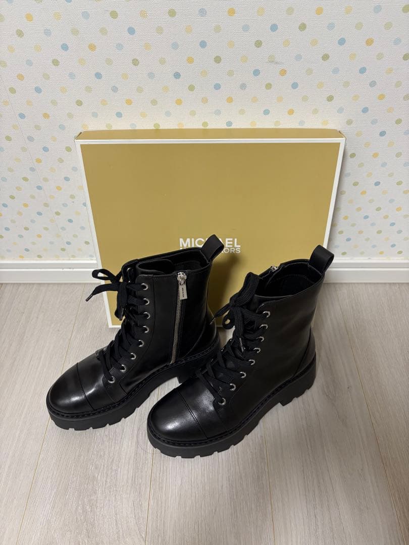 MICHAEL KORS ブラック レースアップブーツ