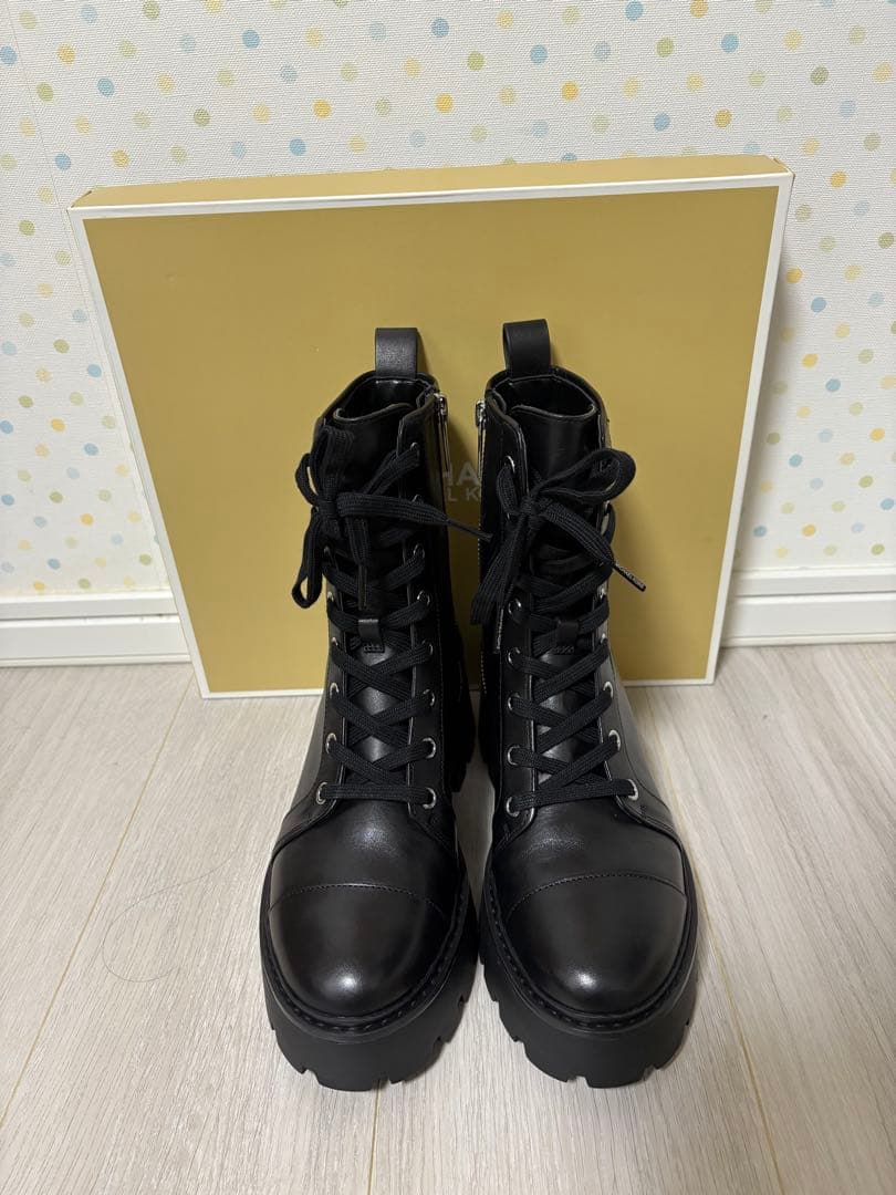 MICHAEL KORS ブラック レースアップブーツ