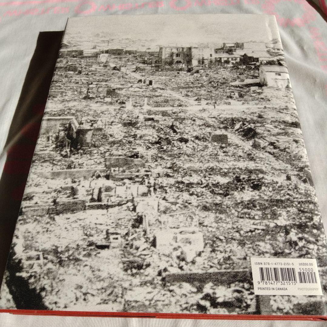 洋書　FLASH OF LIGHT WALLOF FIRE日本人撮影の原爆写真集