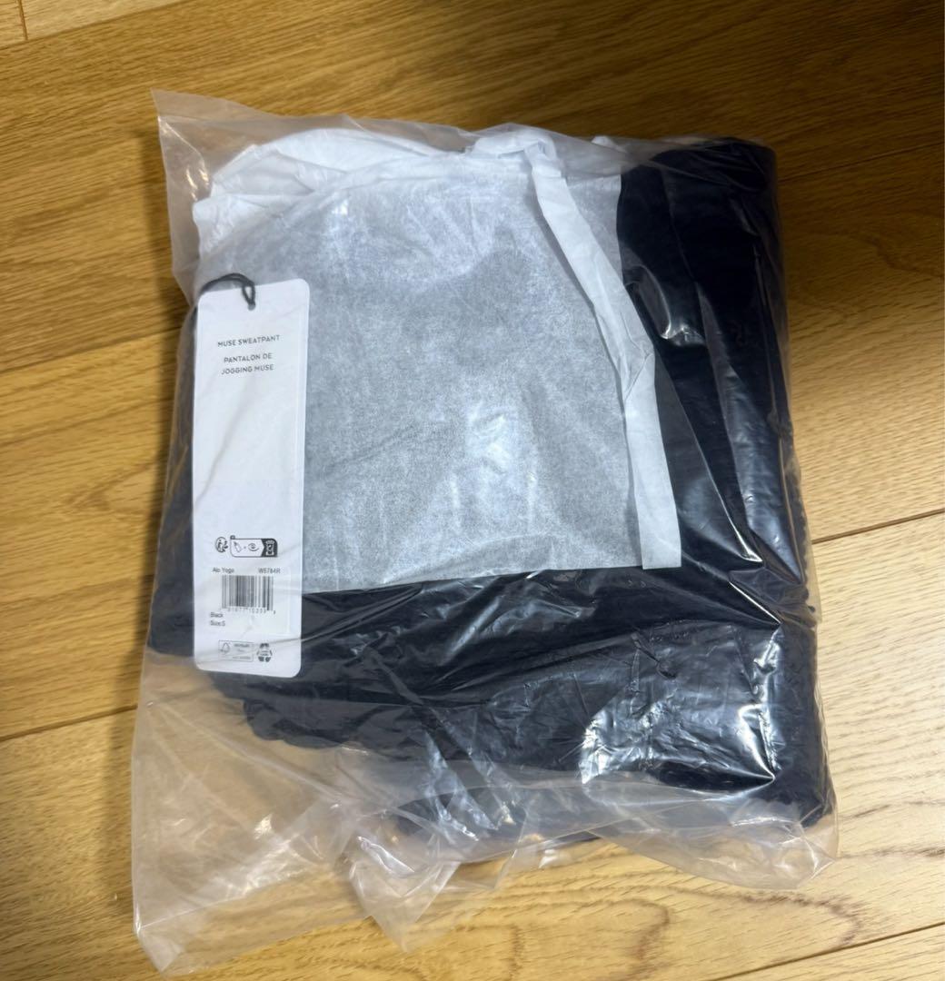 ALO アロー　パンツ　ヨガ　黒　ブラック　muse sweatpant ヨガ